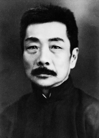 1936年鲁迅深夜去世,制作石膏遗容时粘下20根胡须,现成一级文物