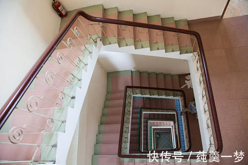 住宅项目规范|5年后,楼梯房和电梯房哪个更保值,新规下,答案一目了然