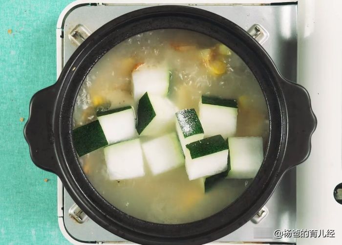  两样|排骨中加两样食材，鲜香肉嫩又营养，简单一炖，孩子特爱吃