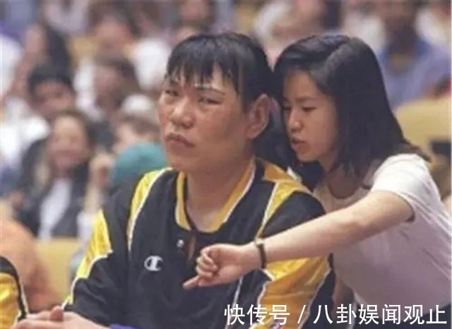 徐庆华|女篮中锋郑海霞享正师级待遇,54岁月薪过万,双腿变形仍独自奔波