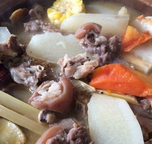 羊肉汤|炖羊肉,放“1红1白3黄”能有效去除膻味,肉嫩汤鲜香气十足!