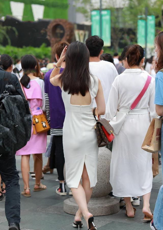 所选择|选择轻柔的裙装, 让你在时尚的路上, 走出属于自己的靓丽范