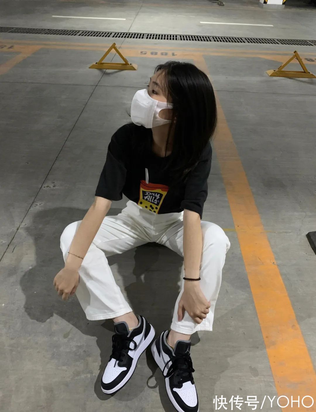 性感|SNKR Girls送鞋丨性感球鞋辣妹们提醒你：假期最后一天，要打起精神准备上学工作了哦