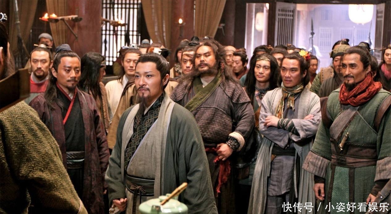 武松李逵都反对招安,为啥宋江要砍李逵的头,却不敢动武松?