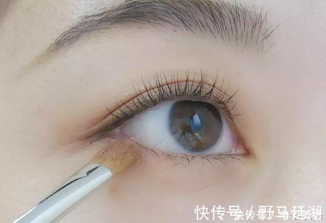 手指|日本化妆师告诉你,想要精致眼妆,这三个工具都不能少!