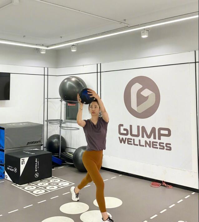 社交媒体|白百合晒健身照,大秀好身材,还亮出了体检报告