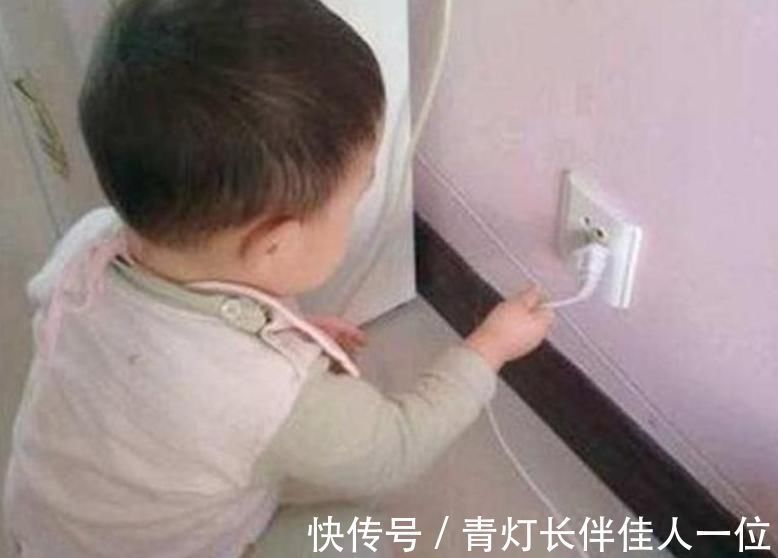 二宝|哥哥为打游戏,把妹妹进行了“捆绑”,给出的理由让爸妈哭笑不得