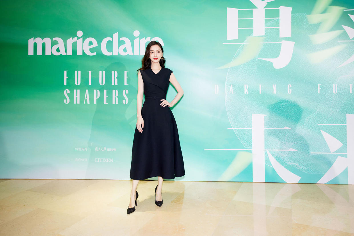 背心|Angelababy又美到我了，背心配半身裙随性低调，当妈了身材仍纤细