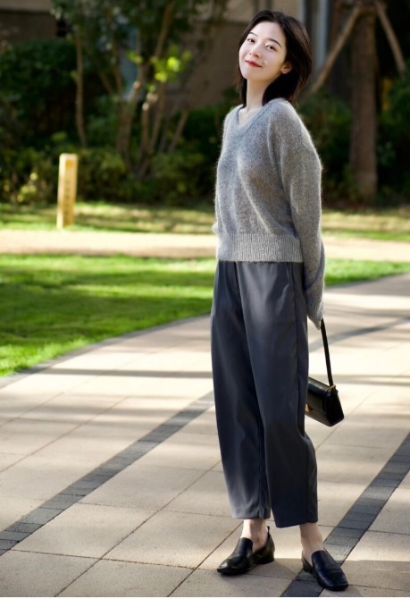 搭配 有种“接地气”的穿搭叫针织衫+长裤,时髦显气质,小个子也可以学