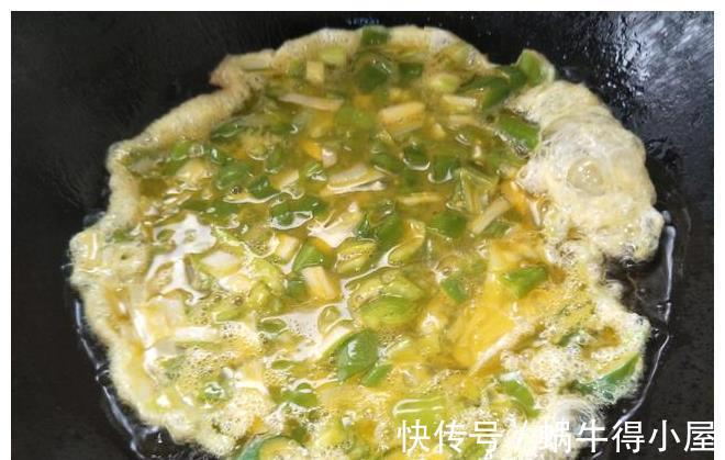 冬天|2个辣椒,2个鸡蛋,加2味简单混合,香辣下饭超好吃