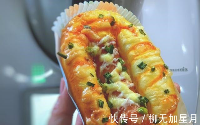 小美烤肠面包！