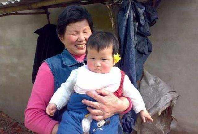 名字|小夫妻的结婚证走红网络,看到证上的名字后,网友:命中注定