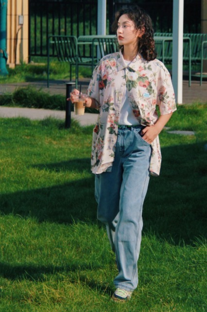 紧身衣|今年流行穿“大一号”,遮肉显瘦又显气质,微胖女生也能轻松驾驭