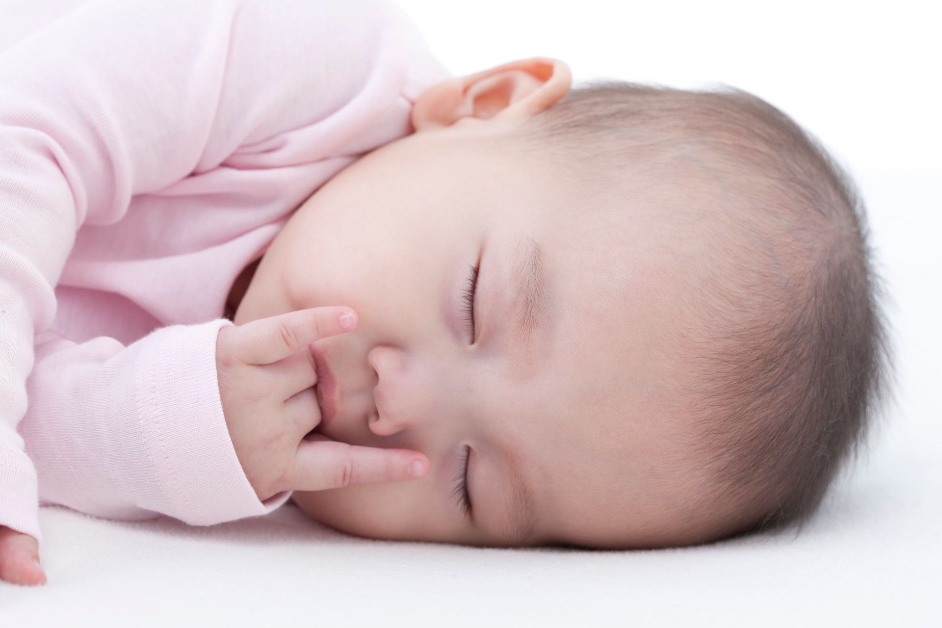 婴幼儿出现“秒睡”不是好事，会影响智商和身体发育，中招及时改