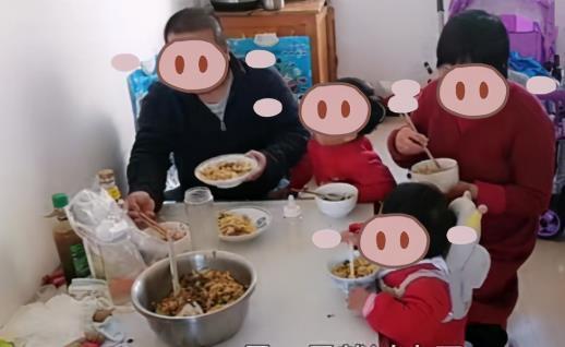 老大|生二胎时,老大栓在医院凳子上,如今准备生三胎,不知哪来的勇气