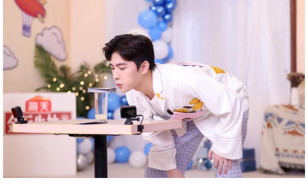 杨洋《青春环游记》走进婺源 感受古镇山水风情