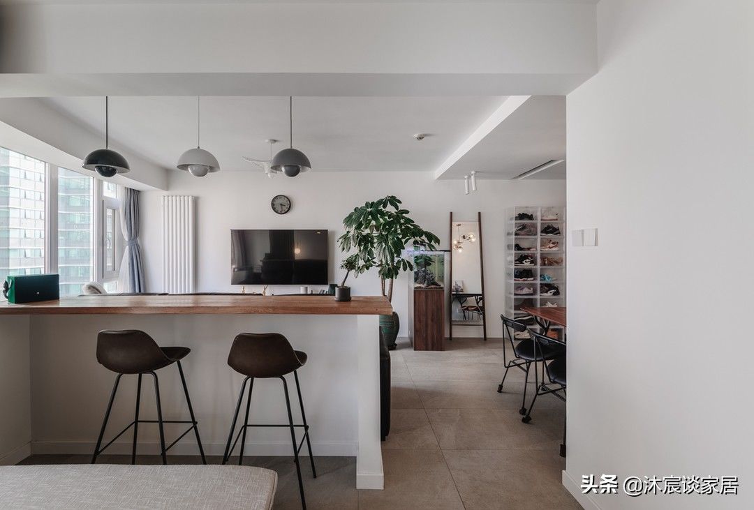 卧室|她家看着平淡，但简洁清爽，用窗帘隔出一间卧室，温馨且幸福