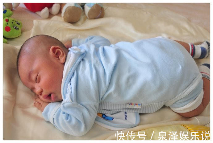 喝水|劝告夏季3个时间别强迫娃喝水,易伤脾胃积食,家长别不当回事