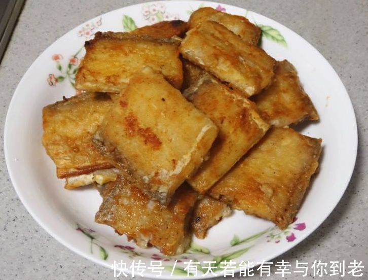 带鱼|煎带鱼时,别再裹面糊了,这么做才是正确方法,外酥里嫩