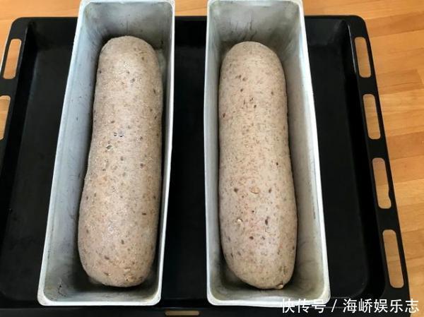 这才是真正的黑面包,超多的杂粮坚果,无黄油不揉膜,又香又顶饿