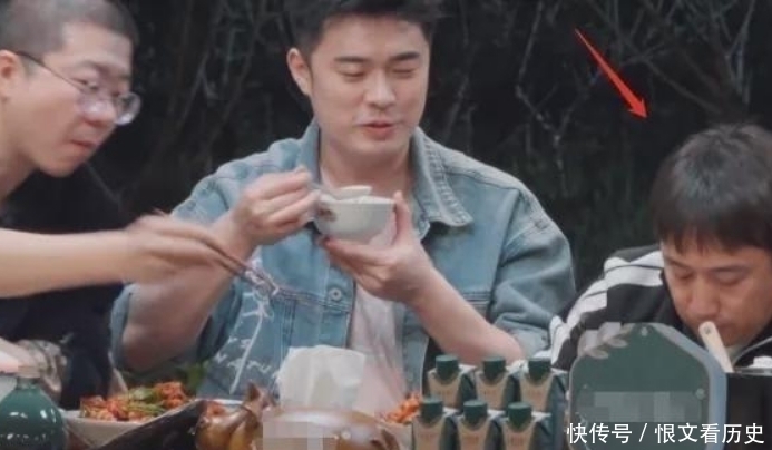 黄磊 黄磊厨艺翻车,尴尬名场面:给杨紫的肉烤糊,陈赫李诞不肯再动筷