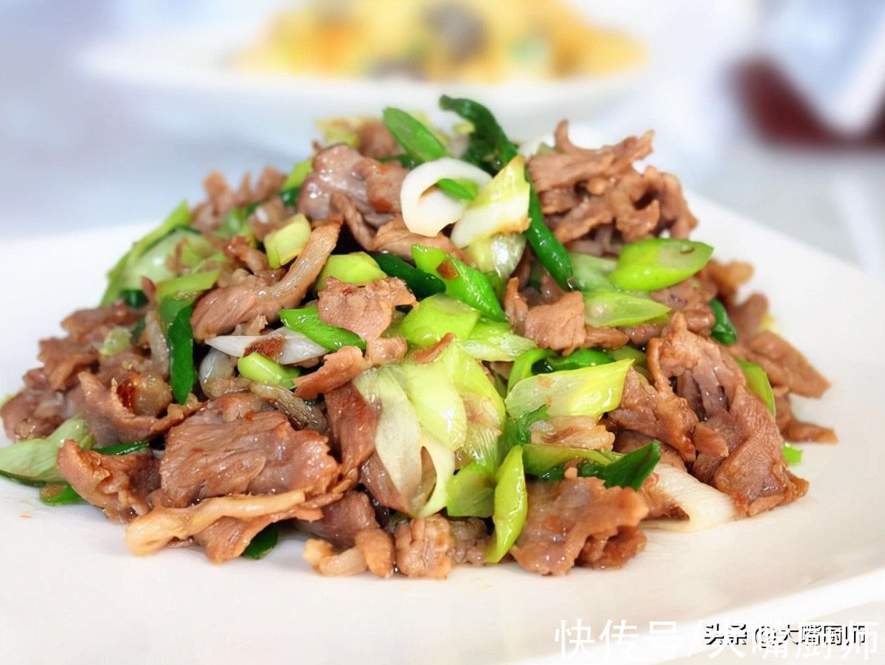 大葱别直接放地上，葱农教我3个小妙招，放半年不变质，特别新鲜