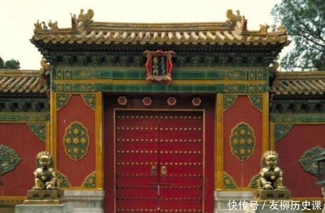 故宫的养心殿为何比其他宫殿阴冷,专家撬开地板,却发现“猫腻”