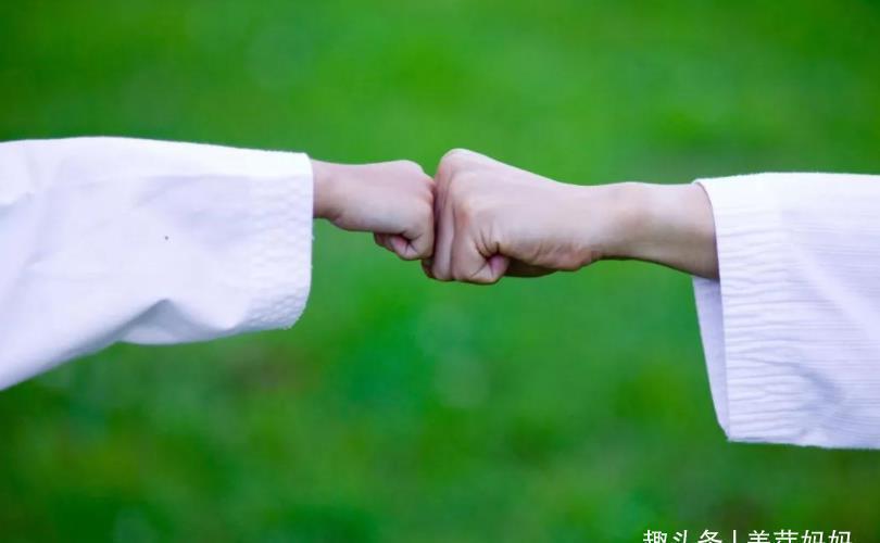 特征|长大有出息的孩子,母亲身上大多有3个特征,并不是“鼓励”