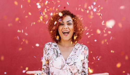 月经周期|月经期间若有3个表现，女性朋友要留心了，或是提醒你：快绝经了