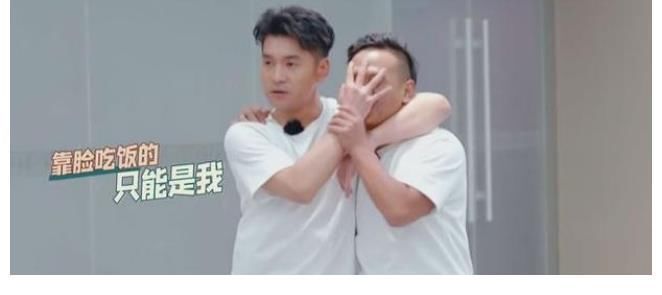 前仰后翻|新开播综艺《象牙山爱豆团》清一色好评，堪称综艺黑马，观众笑的前仰后翻