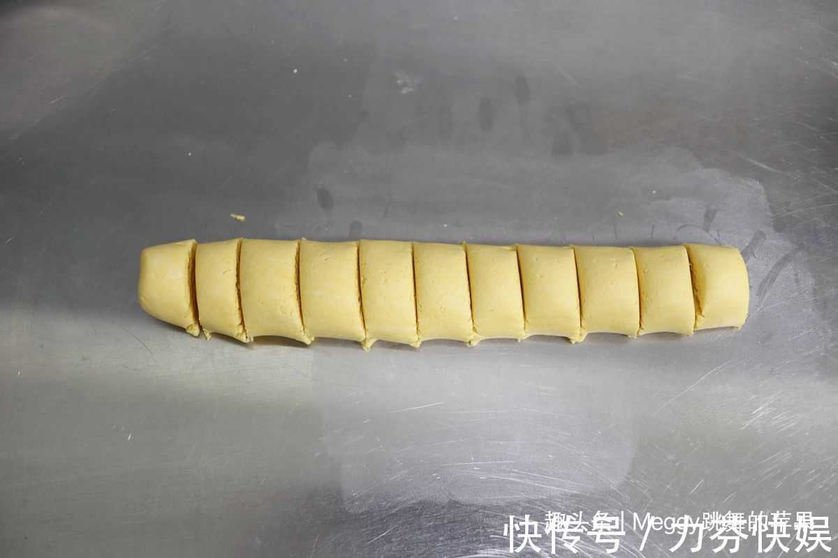 面团|用南瓜糯米做的3款小吃，还没出锅就流口水了，连老妈都没忍住