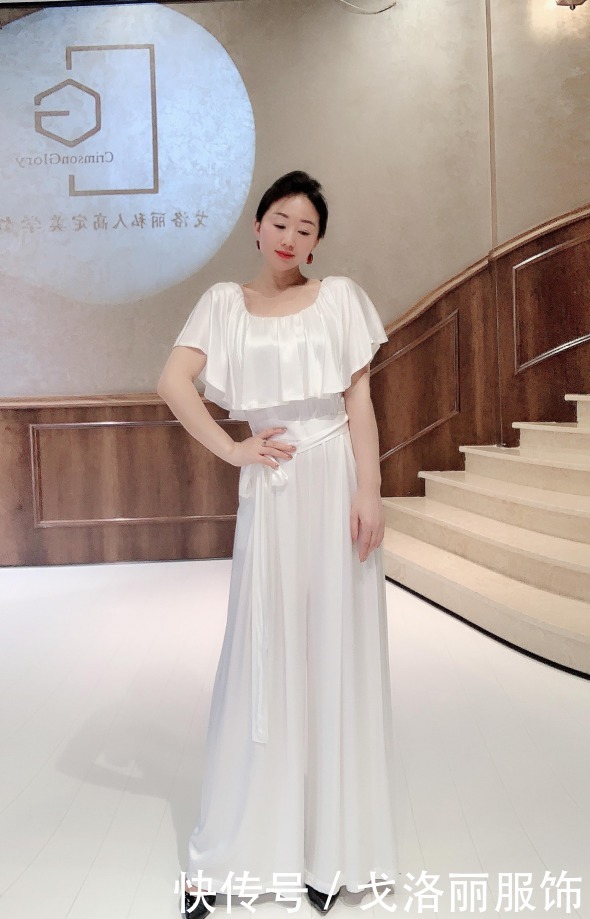 别老那么穿了,又没气质又显老,教你怎么穿搭能40岁变20岁,让别人猜不透你的年纪