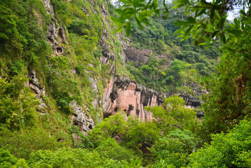 以丹霞景观出名的福建小城，多项世界之最藏在湖山之中，动车直达