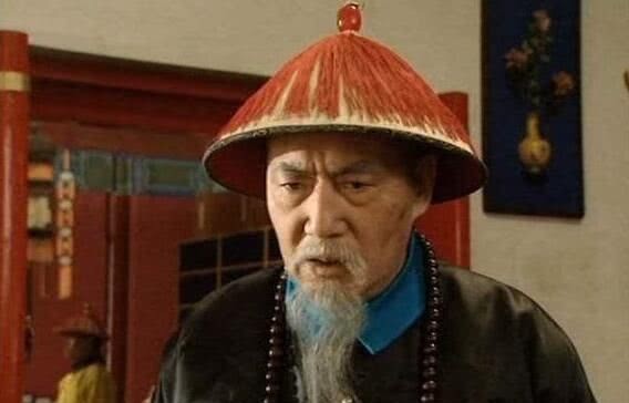 到底|清朝的公爵非常稀少,与军机大臣相比,到底谁的权力更大?