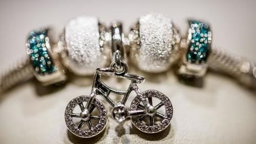 全球最大珠宝商潘多拉宣布全面采用人造钻石