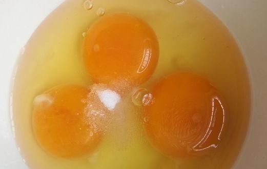 营养物质|女性年过40岁，大姨妈期间，常吃3类食物，补充雌激素，呵护卵巢