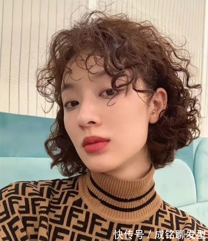 发型 热烫比冷烫效果好?发质细软发量少适合什么烫?看这三点就明白