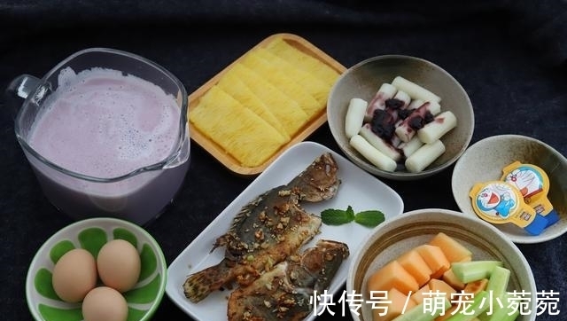 给孩子准备早餐，我20分钟就端出来8样，婆婆摇头孩子欢喜