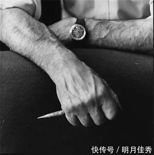 他拿刀随意在布上割了几下,便卖出1.8亿,网友不解:凭啥?