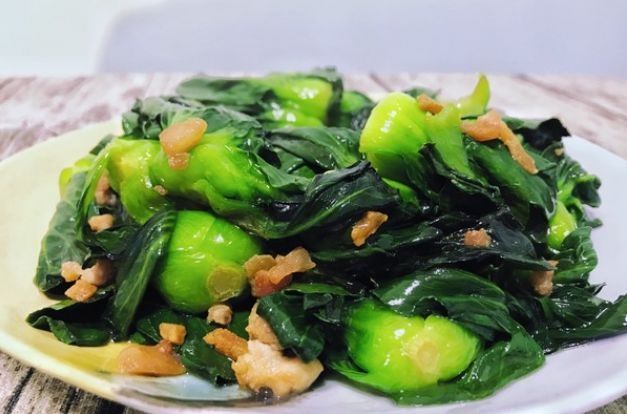 熬猪油不要用油熬，多放三个料，猪油更香浓，用它做啥都好吃