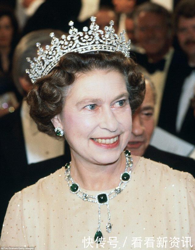 闲聊丨“与爱同名”，王室珠宝中那一抹醉人的颜色