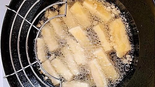 凉拌杏鲍菇|杏鲍菇自从学会这样做,家人每周都要吃,外酥里嫩,给肉都不换