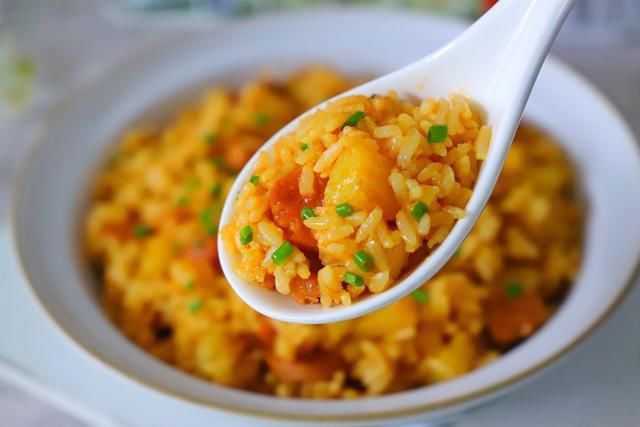 食欲|天热没食欲，试试米饭这做法，酸甜开胃比蛋炒饭好吃，出锅太香了