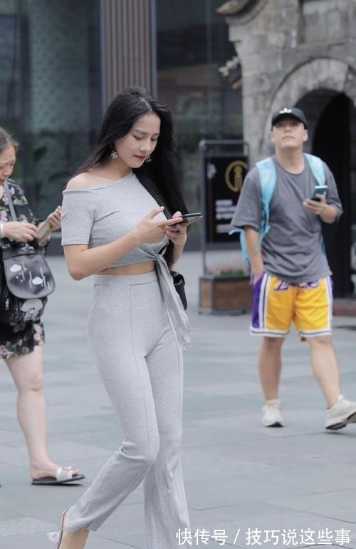 小姐姐 时尚休闲风格穿搭,体型微胖的小姐姐,牛仔裤是一个不错选择!