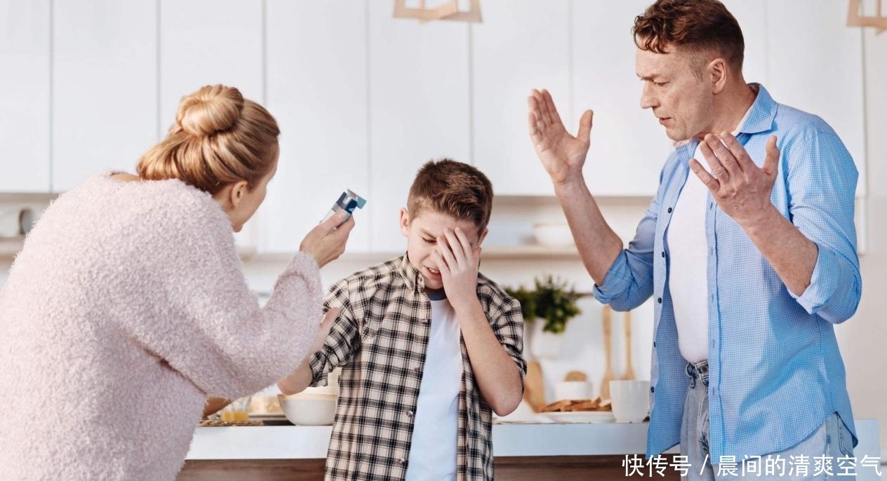 出错|宝宝总“偷偷拿钱”怎么办,多半是大人出错了,别在推卸责任