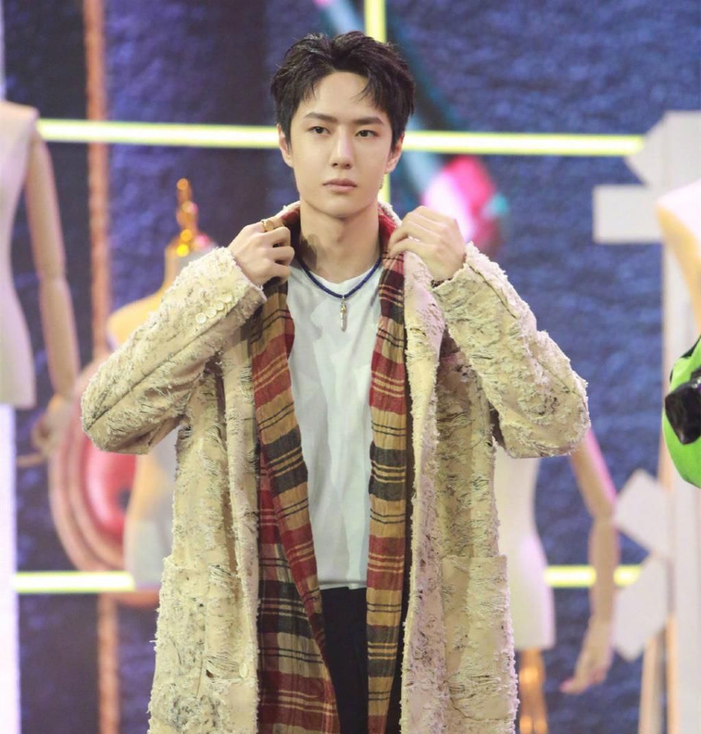  疑似|王一博上综艺鼻音重，疑似又生病了，一个多月身体响起三次警告！