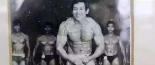 健身|74岁大爷坚持健身40年, 练就一身强壮肌肉, 开班教学只收1块钱