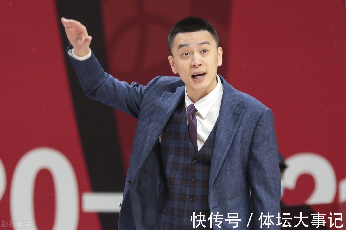 郭艾伦|郭艾伦承认有伤,谁是辽篮第三后卫?杨鸣二选一,99年小将上位