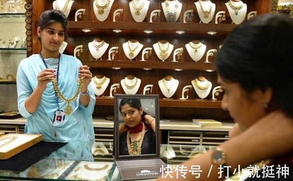 首饰 印度富商嘲笑中国,女人连黄金都带不起,却被网友疯狂打脸
