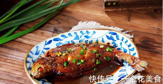 黄花鱼别再清蒸了,试一试这个做法,解馋还下饭!